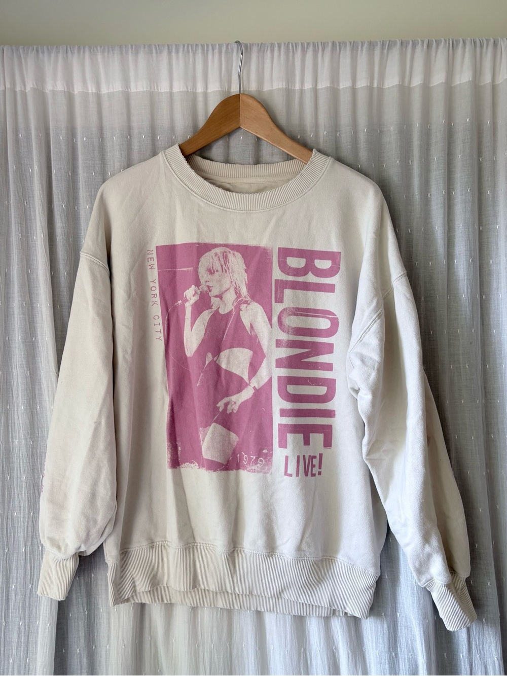 American Eagle Outfitters Blondie Live Graphic Sweatshirt - Pink on Cream